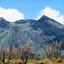 Góra Batur, będąca czynnym wulkanem. Według znawców ezoteryki góra i jezioro Batur są zaliczane do 1