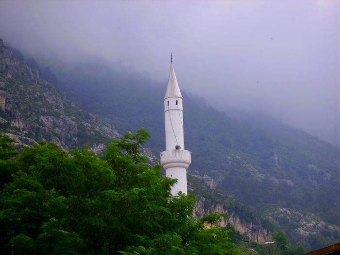wieża meczetu w Kruje, Albania