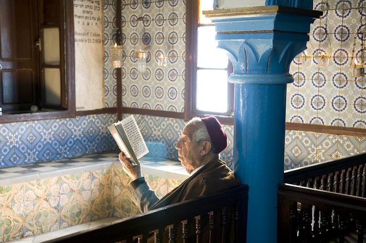 Synagoga La Ghriba to jedno z najstarszych miejsc kultu judaistycznego na świecie. W maju synagoga ś