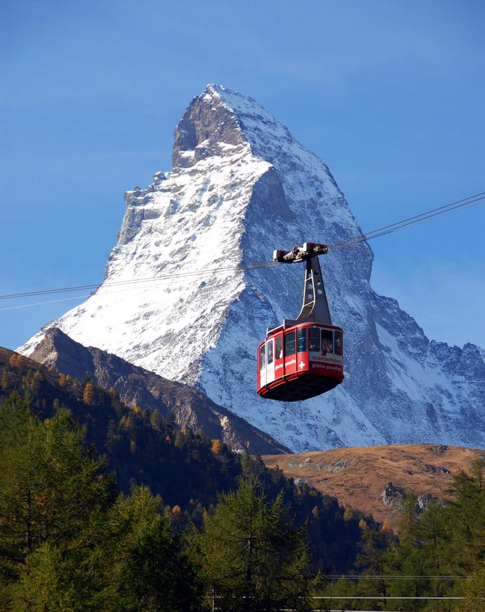 Ośnieżony Szczyt Matterhorn