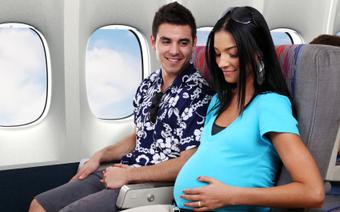 Lot samolotem w czasie ciąży nie musi budzić dyskomfortu