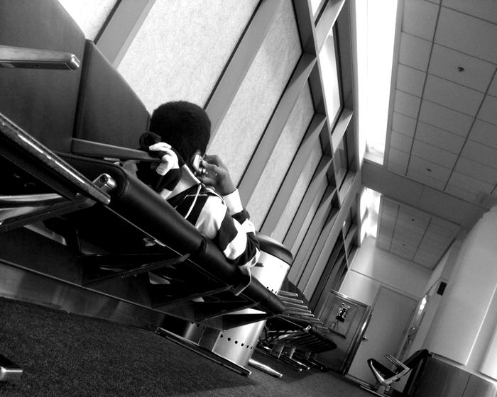 spanie na lotnisku