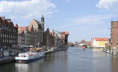Brzeg Motławy ze słynnym żurawiem - wizytówką Gdańska