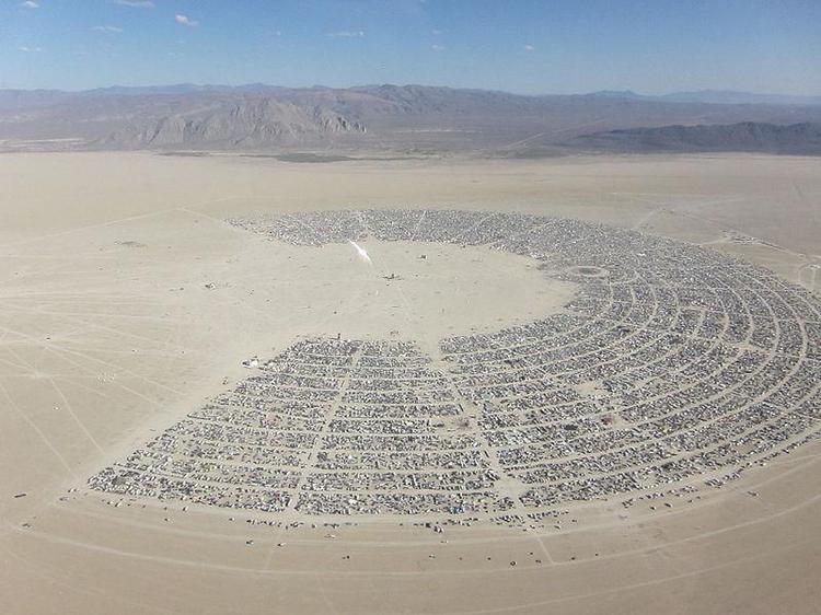 Black Rock City w sercu pustyni - tu odbywa się festiwal Burning Man