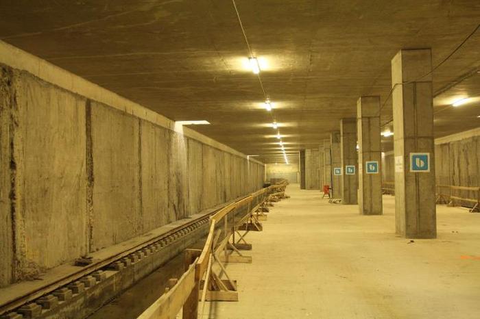 Podziemna stacja kolejowa pod Lotniskiem Chopina w lipcu 2011r.