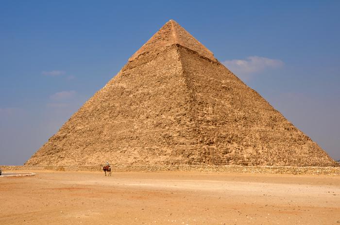 Piramidy w Gizie są jedna z największych atrakcji turystycznych w Egipcie