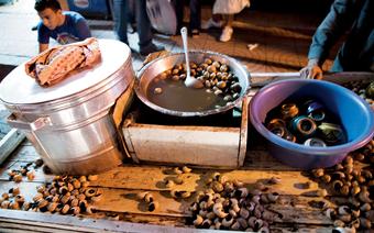 Na każdym suku można kupić małą lub dużą miskę ślimaków