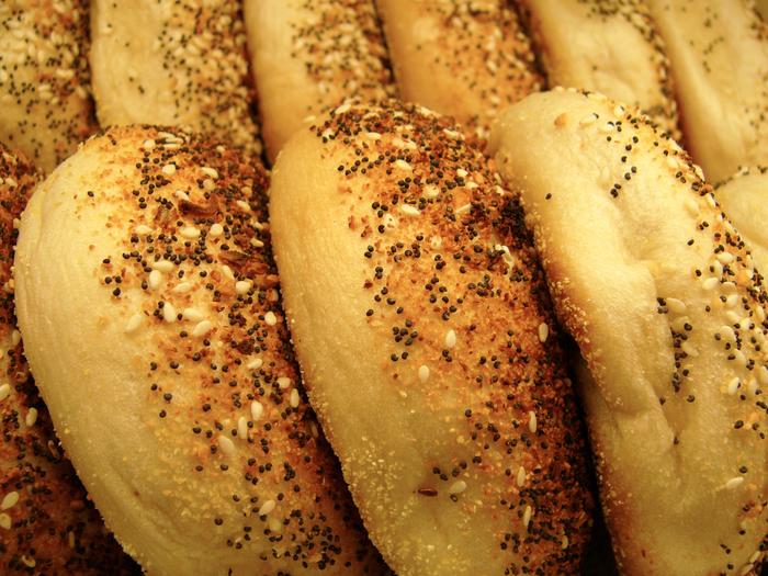 Popularne  bułeczki drożdżowe zwane bajglami pochodzą z kuchni żydowskiej