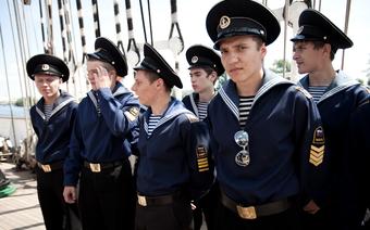 Rosyjscy marynarze z największego żaglowca świata Siedow, który przypłynął do Szczecina z okazji Dni Morza 2011
