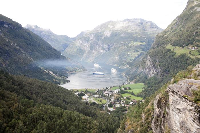 Fiord i miasteczko Geiranger odwiedza latem ok. 6 tys. osób dziennie. Powód jest jeden: to jedno z najładniejszych krajobrazowo miejsc w Norwegii