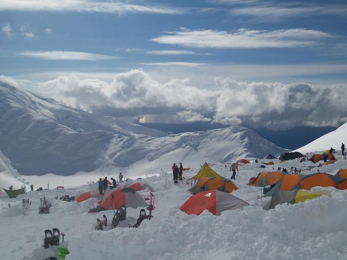 Obóz zwany Motorcycle Hill (3350 m n.p.m.)