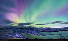 Zorza polarna w Jokulsarlon na Islandii