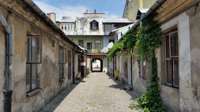 Oficyny jednej z kamienic przy ul. Żeromskiego