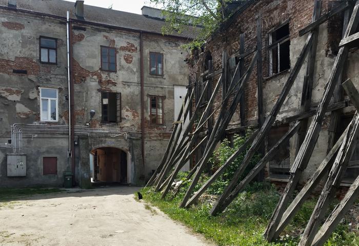Jedno z podwórek na tyłach ulicy Żeromskiego