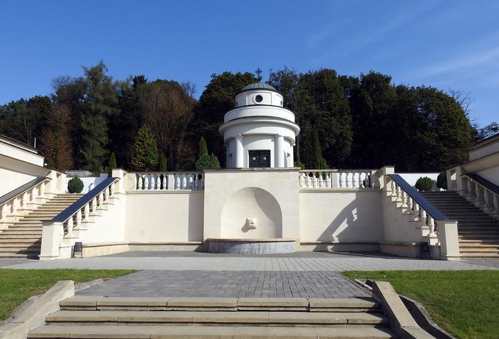 Na cmentarzu Obrońców Lwowa (Orląt Lwowskich)