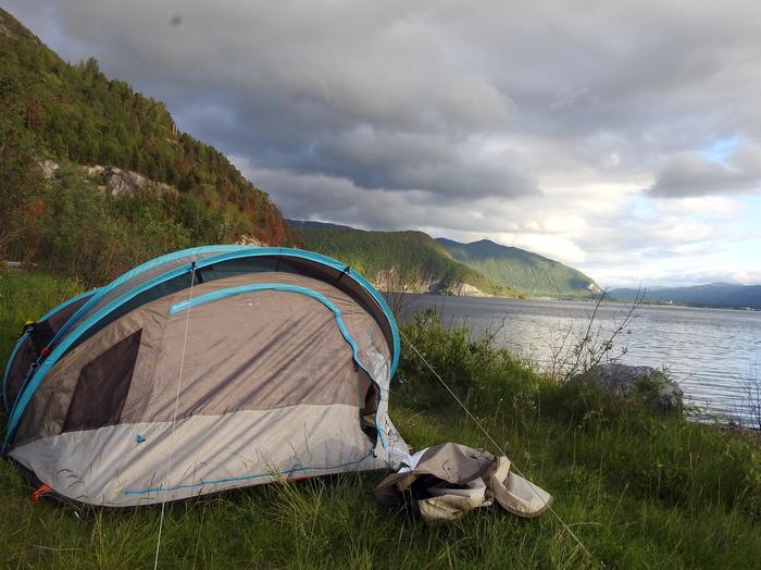 Biwak nad fiordem pod Narvikiem
