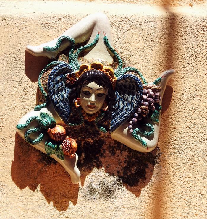 Taormina - Trinacja (meduza z głową kobiety i trzema nogami)