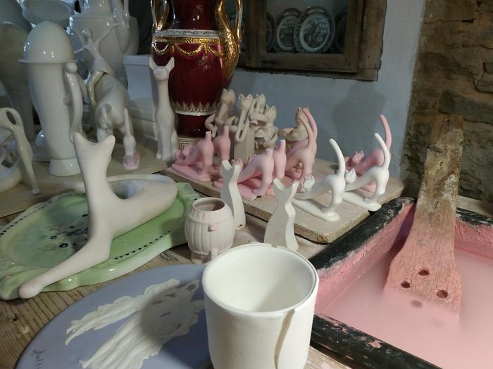 W Składzie Porcelany Było 300 Figurek Porcelanowych Słonie Stanowiły 70 Porcelana ze świętokrzyskiego Ćmielowa zachwyca cały świat - Podroze.se.pl