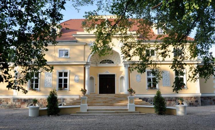 Pałac Podonowskich w Bugaju
