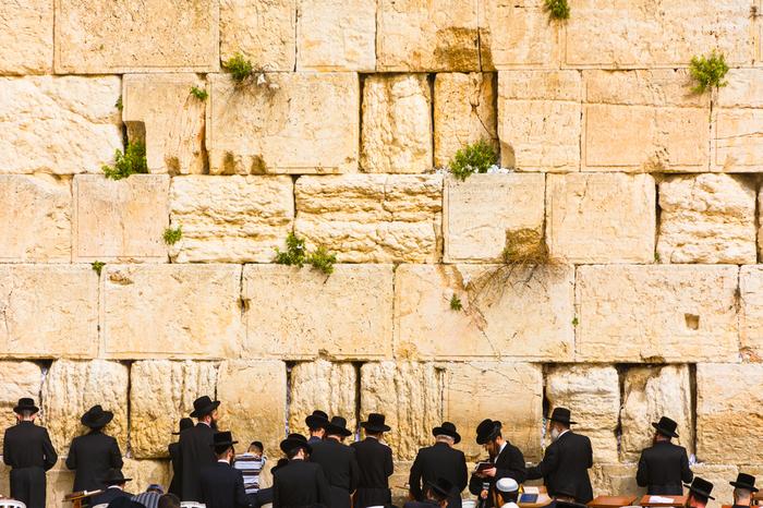 Modlitwy pod Ścianą Płaczu w Jerozolimie