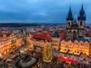 Stary Rynek w Pradze z jarmarkiem bożonarodzeniowym 