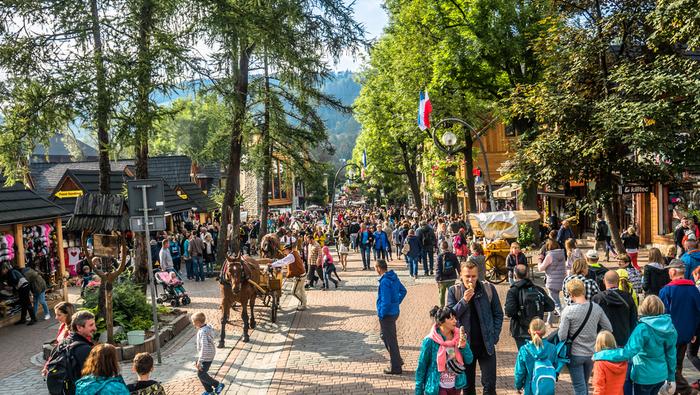 Zakopane, ulica Krupówki w sezonie letnim