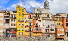 Girona to jeden z popularnych kierunków tanich linii lotniczych
