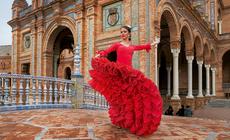 Tancerka flamenco na Plaza de Espana w Sewilli