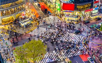 Najsłynniejsze przejście dla pieszych w Tokio znajduje się w dzielnicy Shibuya