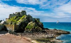 Zamek Elżbiety I to jedna z głównych atrakcji wyspy Jersey