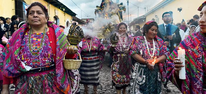 Kobiety w majańskich strojach podczas obchodów Wielkanocy w mieście Quetzaltenango