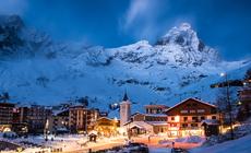Nad ośrodkiem Breuil-Cerviniaóruje góruje Matterhorn
