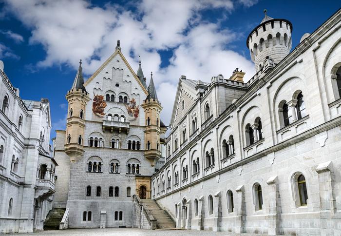 Dziedziniec zamku Neuschwanstein