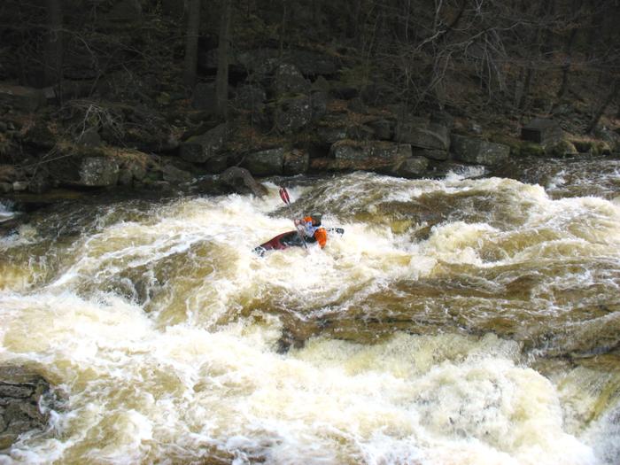 Kamienna, jedna z najtrudniejszych rzek w Polsce na rafting
