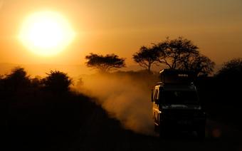 zachód słońca na równinach afrykańskich