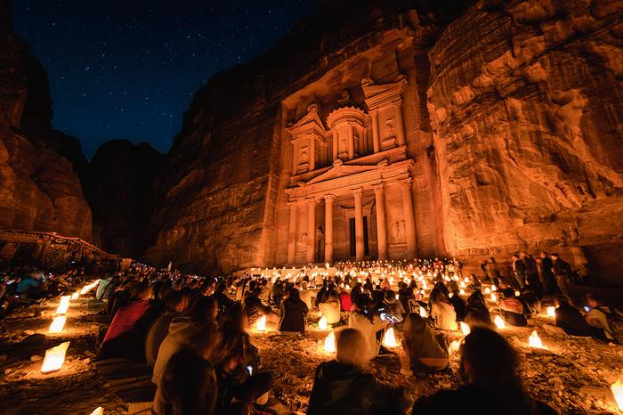 „Petra by Night” to z artystycznego punktu widzenia średnie widowisko, ale za to jedyna okazja zobaczenia skalnego miasta nocą