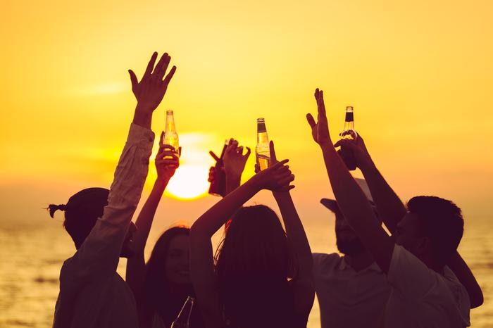 Czy spożywanie alkoholu na plaży powinno być legalne?