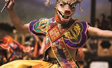 Taniec jeleni wykonywany na jednym z prowincjonalnych festiwali w środkowym Bhutanie.