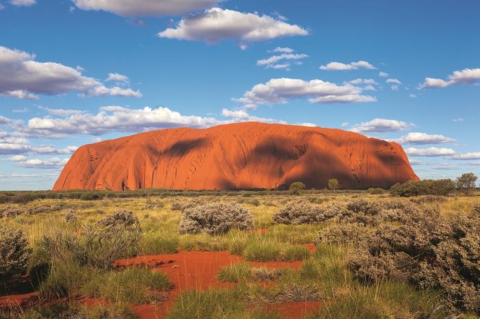Uluru to ważne miejsce dla rdzennych mieszkańców. Od października 2019r. wspinaczka na górę jest zakazana