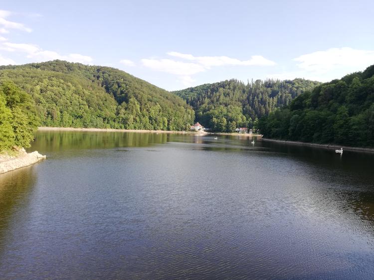  Jezioro Bystrzyckie, położone 20 minut drogi od Świdnicy