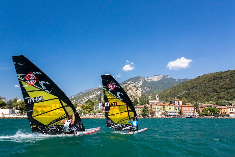 Trentino. Jezioro Garda to jeden z najlepszych spotów windsurfingowych w Europie 