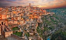 Matera. We włoskim miasteczku zaczyna się kolejna filmowa opowieść przygód Jamesa Bonda „Nie czas umierać