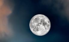Pełnia Księżyca listopad 2021. Kiedy jest Pełnia Bobrzego Księżyca w listopadzie i dlaczego tak się nazywa?