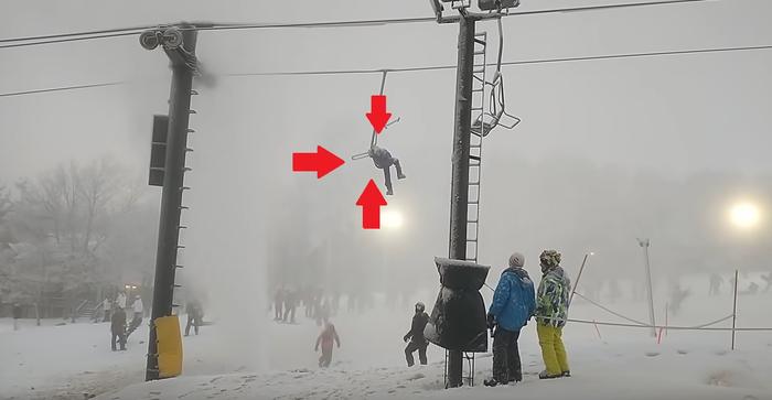 Wypadek na stoku narciarskim. Ludzie skakali z wyciągu