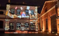 Europejska Noc Muzeów Kraków 2022. Muzeum Inżynierii i Techniki zaprasza na mapping w ramach projektu „W LEMbiryncie przyszłości”
