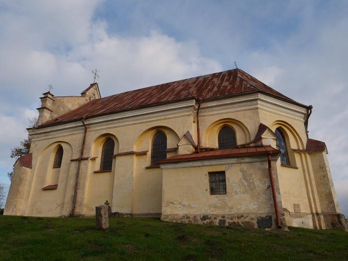 Odkrywając perły szlaku Ogińskich: Kościół Trójcy Świętej w Rykantach
